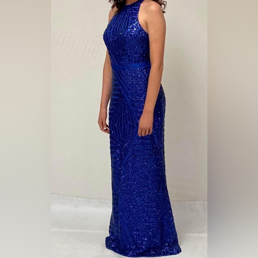Selling the most beautiful prom/pageant dress.